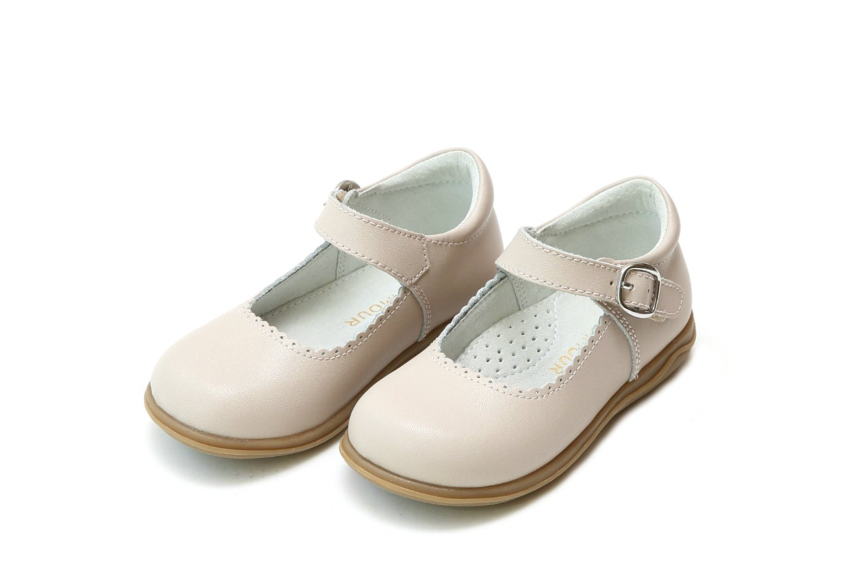 Almond Chloe Classic Scalloped Leather Mary Jane